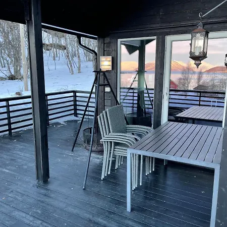 Aurora Woods * Skjervoy